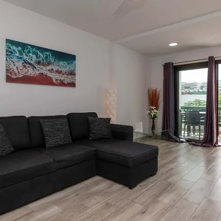 Sunset Bay 37 - Two Bed * Адехе